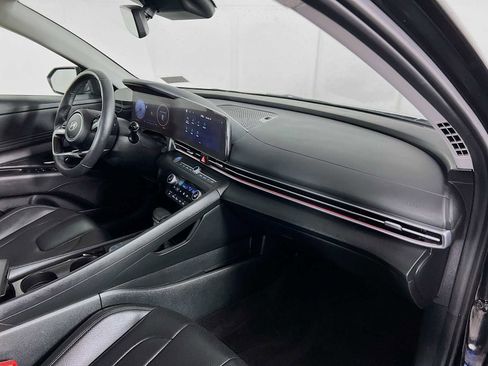 Certified 2025 Hyundai Elantra Limited image 29