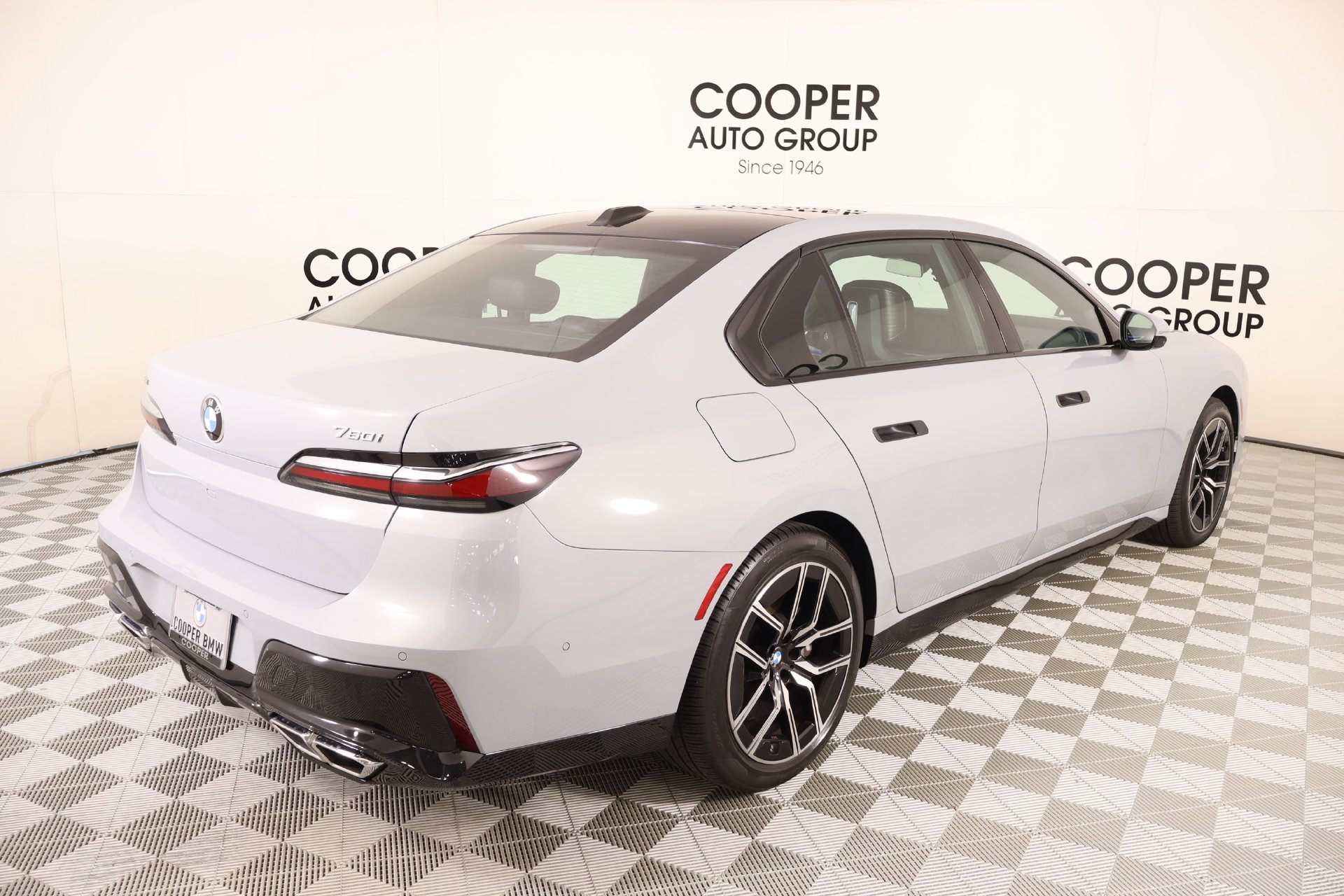 Used 2024 BMW 760i xDrive w/ Premium Package AWD/4WD image 22