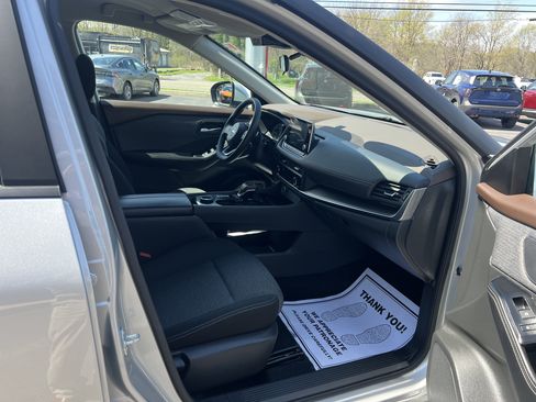 Used 2023 Nissan Rogue SV AWD/4WD image 11
