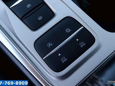 Used 2021 Ford Explorer XLT w/ Equipment Group 202A image 31