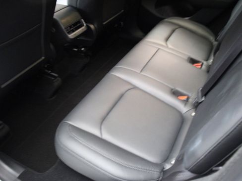 Used 2023 Tesla Model Y Long Range image 39
