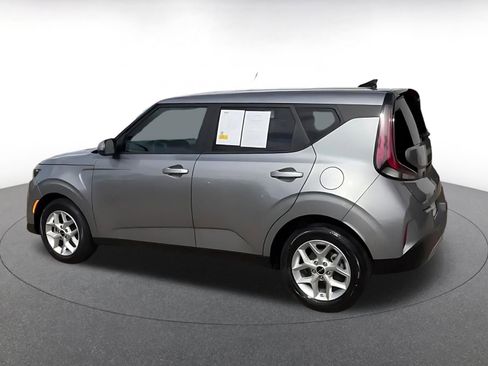 Used 2025 Kia Soul LX w/ LX Technology Package image 10