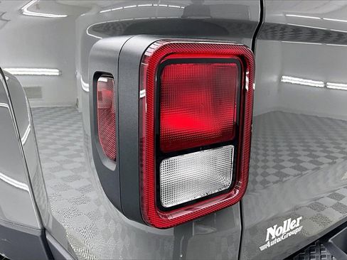 Used 2022 Jeep Gladiator Willys image 31