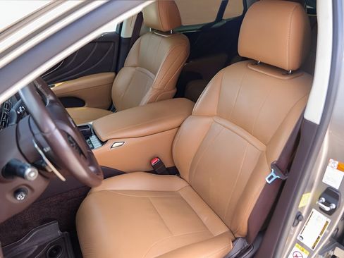 Used 2018 Lexus LS 500 w/ Accessory Package (Z2) RWD image 7