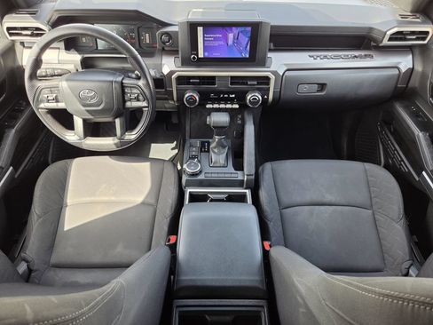 Used 2025 Toyota Tacoma SR5 AWD/4WD image 12
