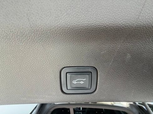 Used 2022 GMC Yukon Denali w/ Denali Premium Package RWD image 34