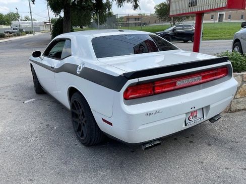 Used 2011 Dodge Challenger R/T RWD image 6