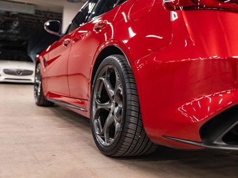 Used 2018 Alfa Romeo Giulia Quadrifoglio RWD image 35