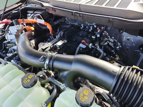 New 2025 Ford F150 Lariat w/ Equipment Group 502A High image 21