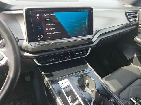 Used 2025 Volkswagen Atlas Cross Sport SE image 20