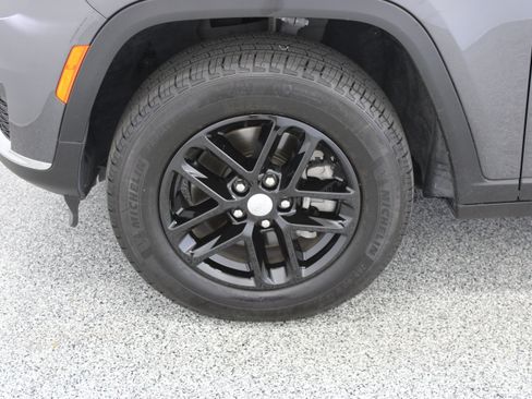 Used 2024 Jeep Grand Cherokee L Laredo AWD/4WD image 11