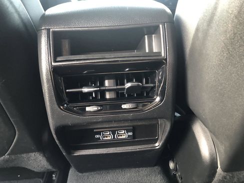 Used 2023 Jeep Grand Cherokee Laredo AWD/4WD image 13