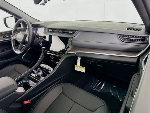 New 2026 Jeep Grand Cherokee Limited AWD/4WD image 24