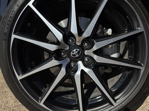 Used 2024 Toyota GR86 Base image 10