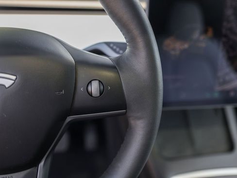 Used 2022 Tesla Model Y Long Range AWD/4WD image 12