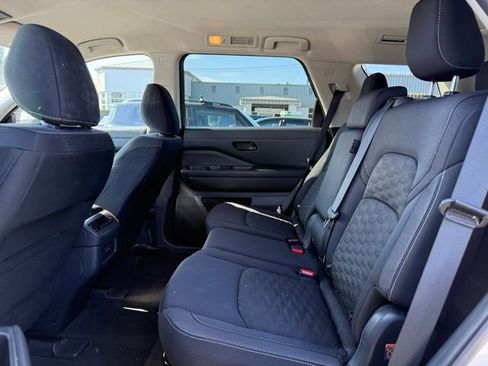 Used 2024 Nissan Pathfinder SV FWD image 8