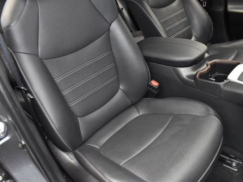 Used 2022 Toyota RAV4 Limited AWD/4WD image 28