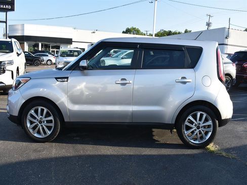 Used 2018 Kia Soul + image 11