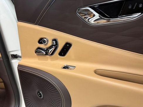 Used 2022 Bentley Flying Spur V8 AWD/4WD image 11