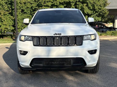 Used 2021 Jeep Grand Cherokee Laredo X AWD/4WD image 3
