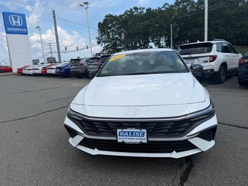 Used 2025 Hyundai Elantra Sport FWD image 8