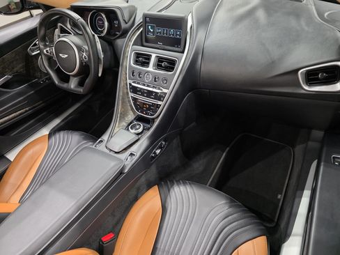 Used 2022 Aston Martin DB11 Volante RWD image 29