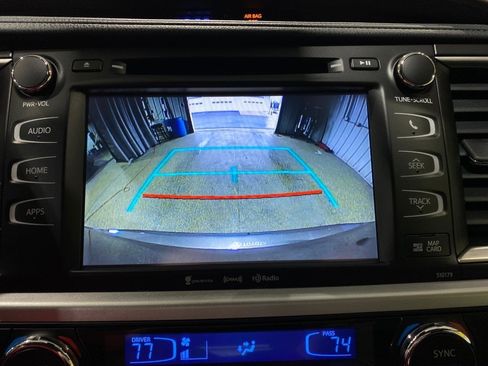 Used 2018 Toyota Highlander XLE image 17