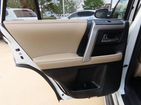 Used 2016 Toyota 4Runner Limited image 17