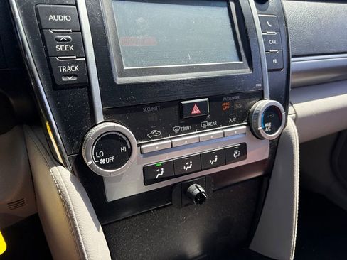 Used 2014 Toyota Camry LE FWD image 10