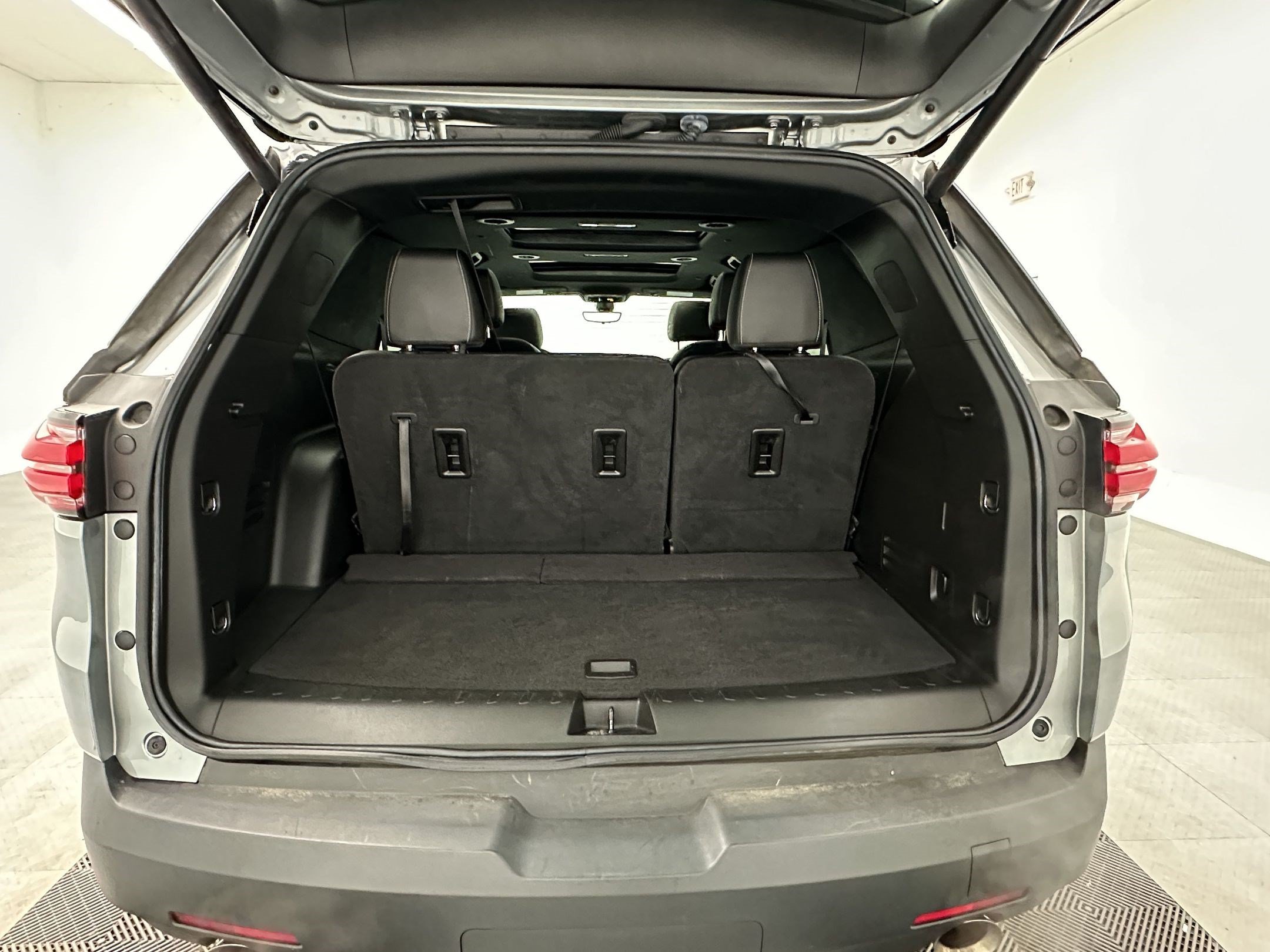 Certified 2023 Chevrolet Traverse LT w/ LT Premium Package AWD/4WD image 25