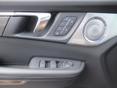 Certified 2025 Buick Enclave Avenir FWD image 20