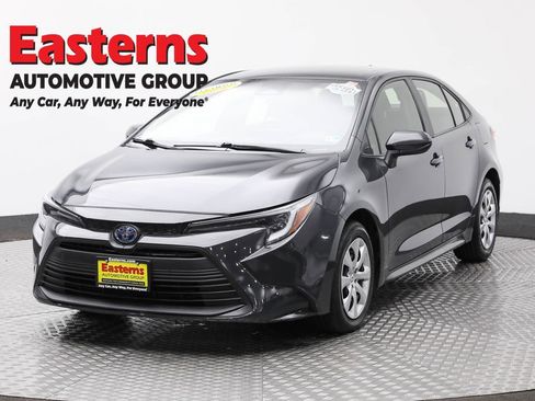 Used 2023 Toyota Corolla LE w/ Carpet Mat Package (TMS) FWD image 1