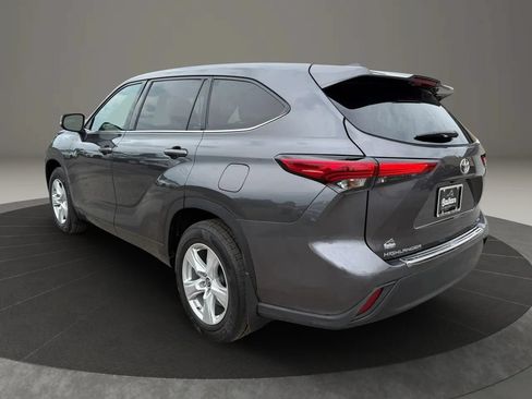 Used 2021 Toyota Highlander L AWD/4WD image 9