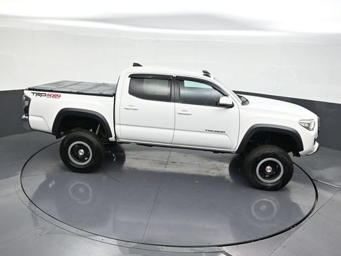 Used 2020 Toyota Tacoma TRD Off-Road AWD/4WD image 21