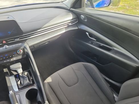 Used 2024 Hyundai Elantra SEL image 12