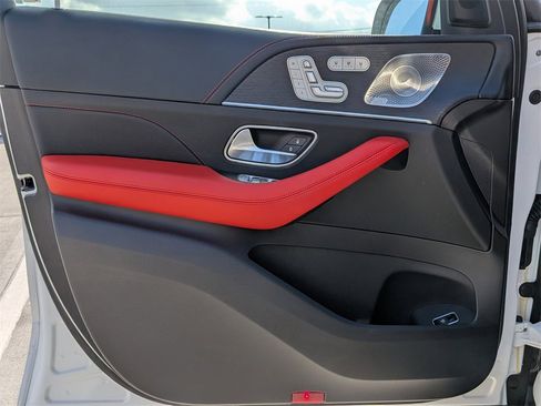 Used 2024 Mercedes-Benz GLE 53 AMG 4MATIC image 11