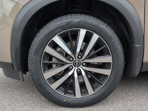 Used 2024 Nissan Pathfinder Platinum w/ Cargo Package FWD image 5