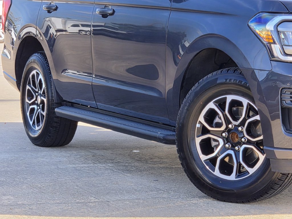 Used 2024 Ford Expedition XLT RWD image 11
