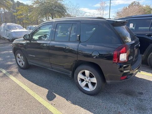 Used 2017 Jeep Compass Latitude image 32