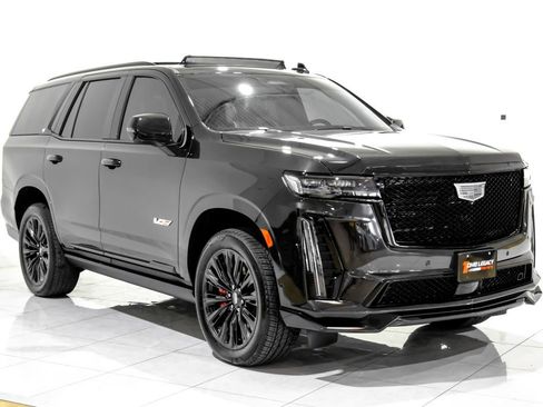 Used 2024 Cadillac Escalade V w/ LPO, ONYX Package image 3