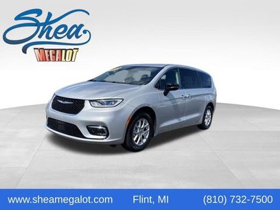 Used 2024 Chrysler Pacifica Touring-L