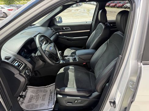 Used 2018 Ford Explorer XLT w/ Equipment Group 202A AWD/4WD image 11