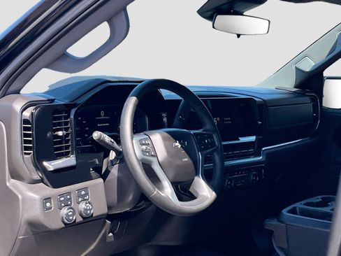 Used 2024 Chevrolet Silverado 1500 LT Trail Boss AWD/4WD image 9