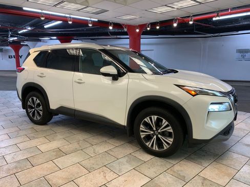 Used 2021 Nissan Rogue SV w/ Premium Package AWD/4WD image 8