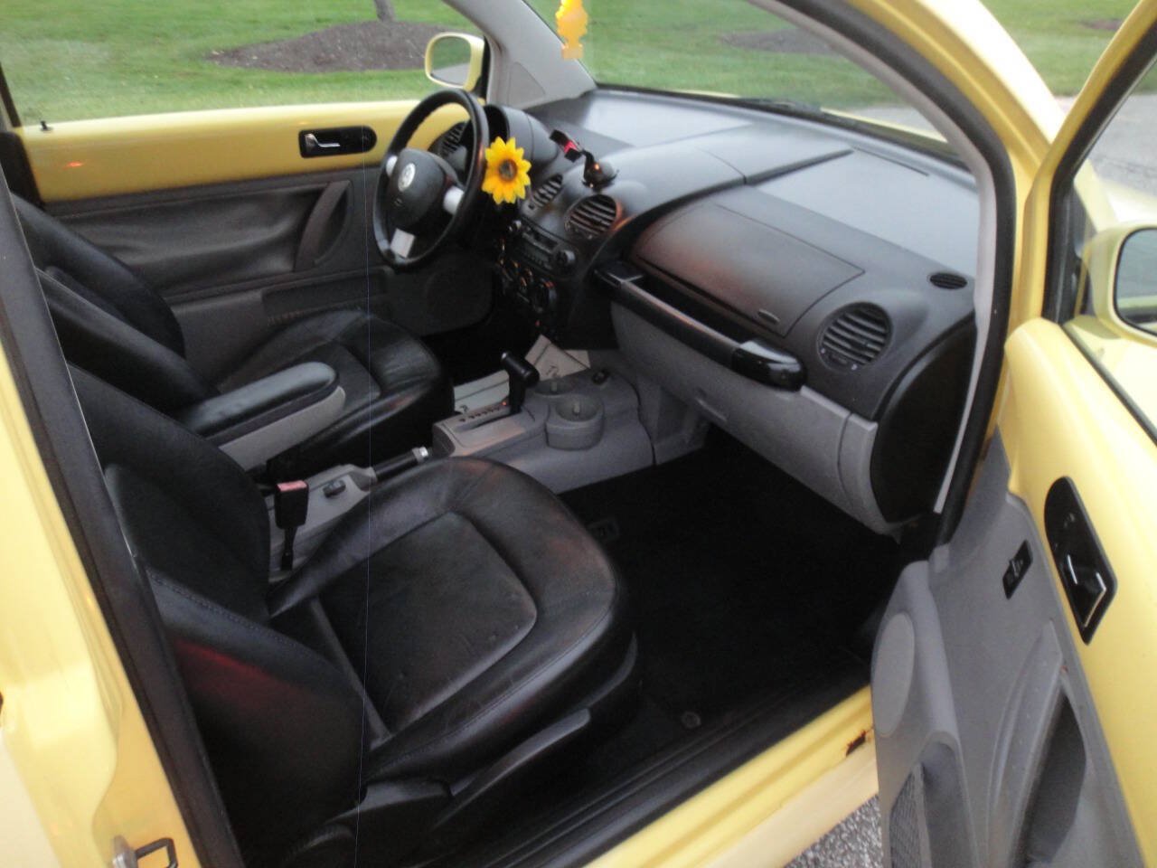 Used 2003 Volkswagen Beetle GLS FWD image 8