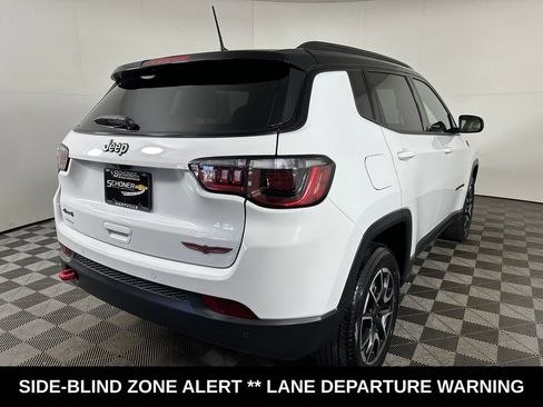 Used 2025 Jeep Compass Trailhawk AWD/4WD image 5