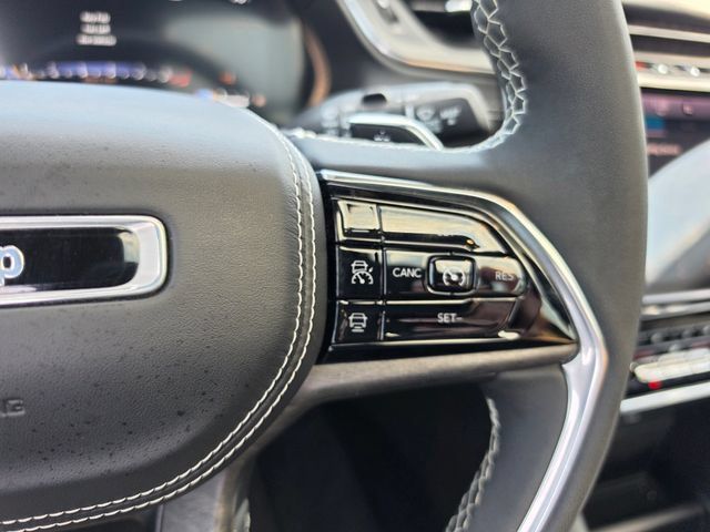 Used 2023 Jeep Grand Cherokee Overland AWD/4WD image 30