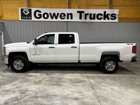 Used 2019 Chevrolet Silverado 2500 W/T AWD/4WD image 2