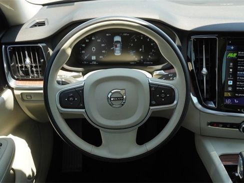 Used 2022 Volvo S60 B5 Momentum w/ Premium Package image 14