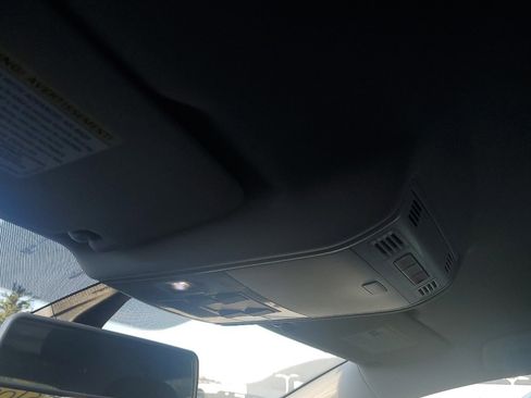 Used 2019 Volkswagen e-Golf SE w/ Driver Assistance Package image 11